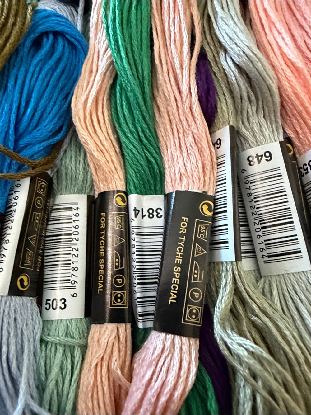 Huge 124 Piece Embroidery Floss Lot - Assorted Colors Craft Thread Skeins new - Picture 2 of 8